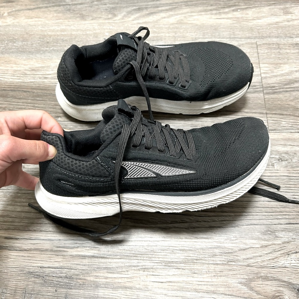 Women’s Altra Escalante 3 size 6